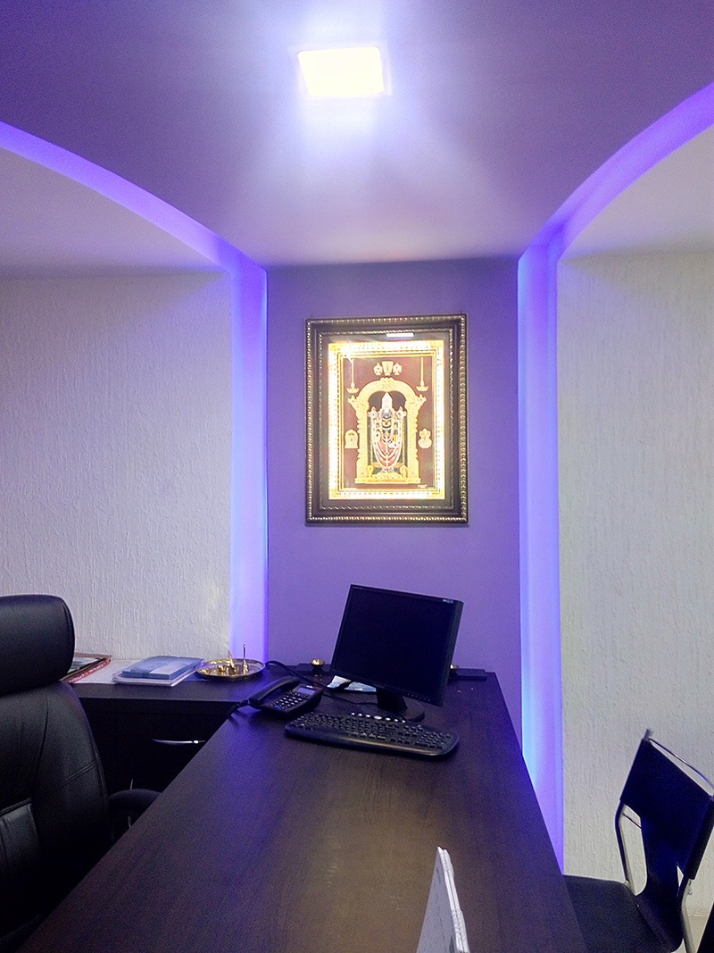 A modern cellular office space by Root Art Interiors | Interior Design Photos & Ideas