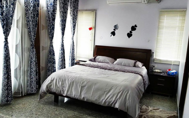 A Simple Bedroom. by Cobblestone Designs Bedroom Minimalistic | Interior Design Photos & Ideas