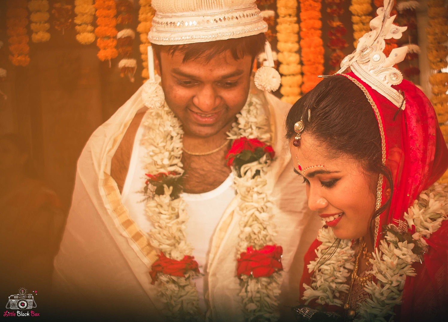 Beautiful Bengali Couple by Little Black Box Photography Wedding-photography Bridal-jewellery-and-accessories Groom-wear-and-accessories | Weddings Photos & Ideas