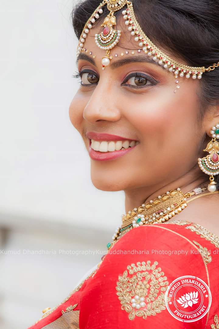 A beautiful mangtikka of the bride! by Kumud Dhandharia Photography Wedding-photography | Weddings Photos & Ideas