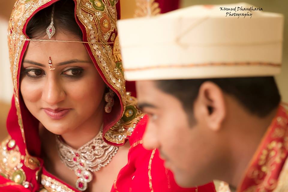 Enthralling glimpse of the bride! by Kumud Dhandharia Photography Wedding-photography | Weddings Photos & Ideas
