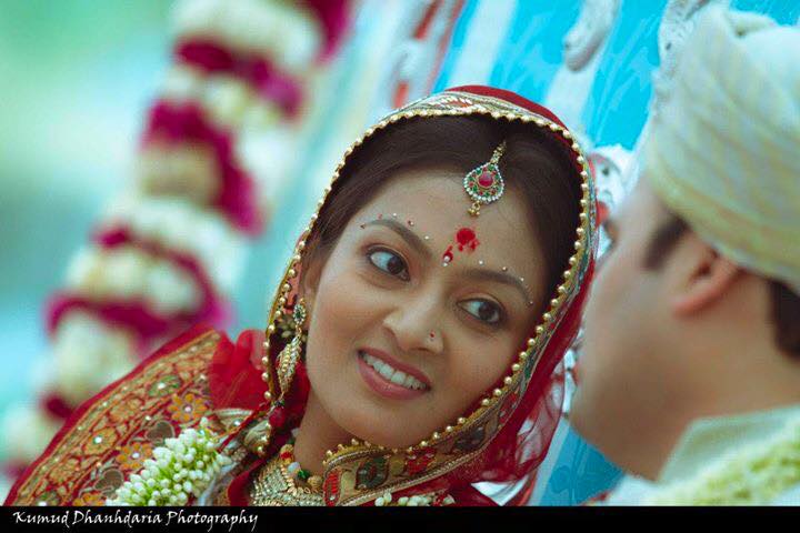 A beautiful glance of the bride! by Kumud Dhandharia Photography Wedding-photography | Weddings Photos & Ideas