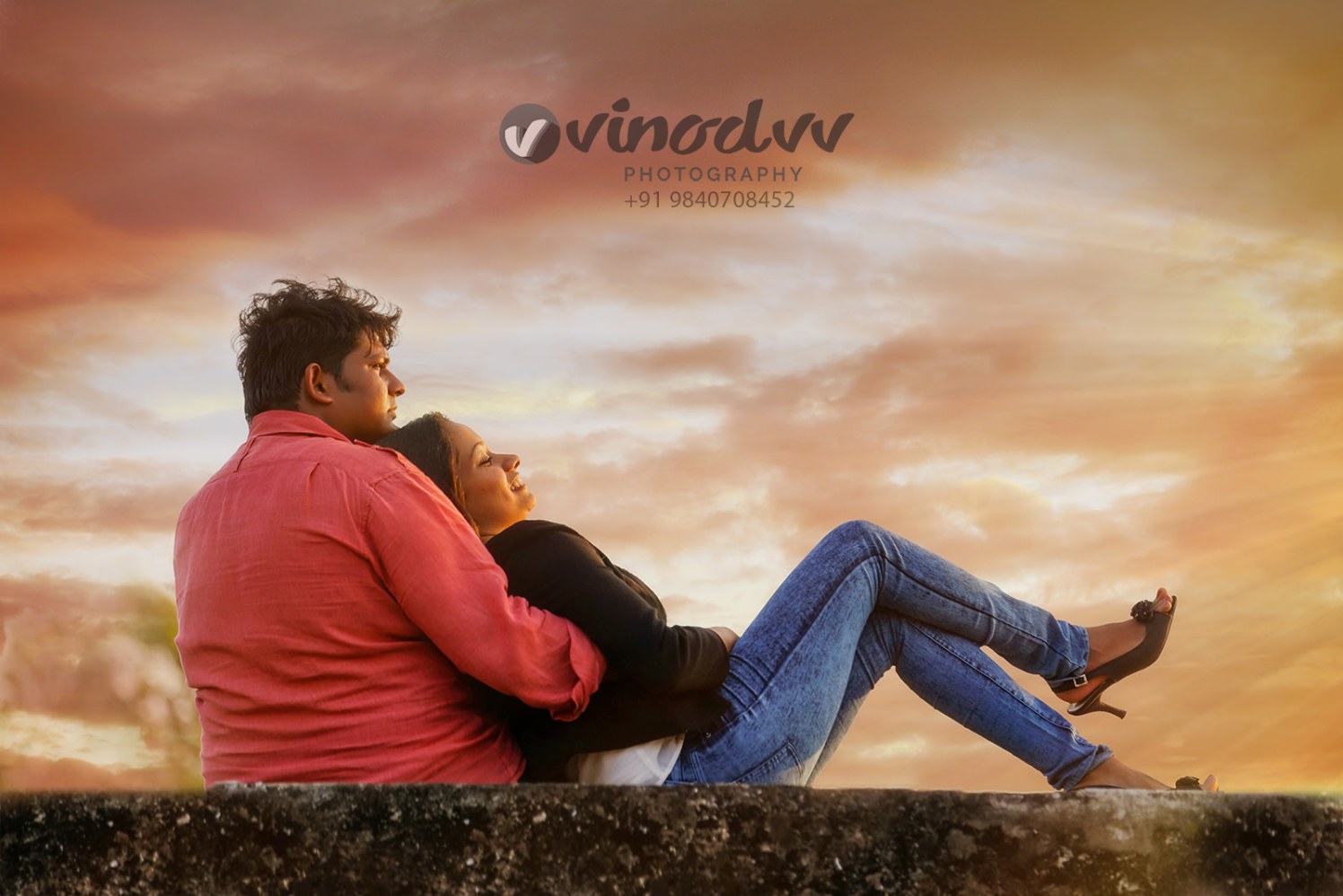 A beautiful under the sky on their pre-wedding shoot! by Vinod VV Photography Wedding-photography | Weddings Photos & Ideas
