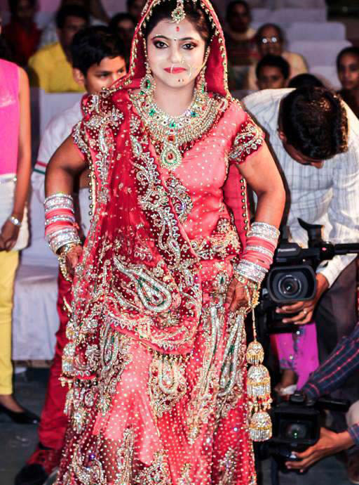 A radiant bride entering her new life! by Krish Photography Wedding-photography | Weddings Photos & Ideas
