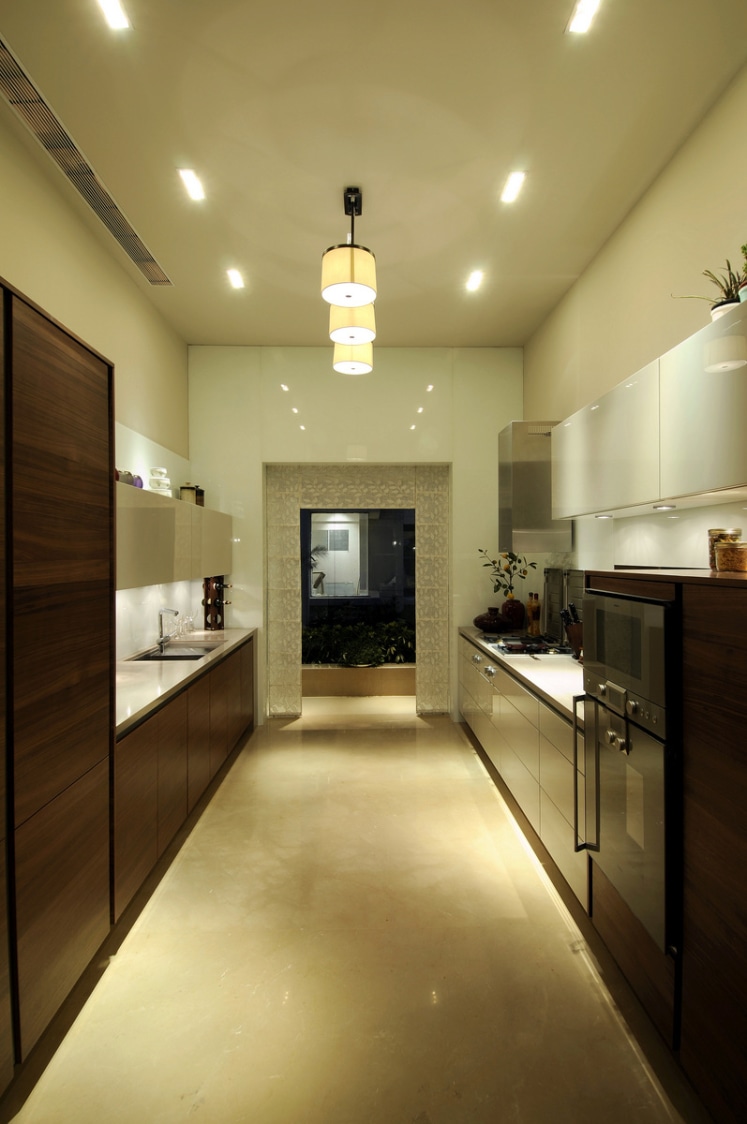 The dark kitchen by E- Studio Traditional | Interior Design Photos & Ideas