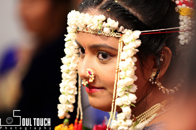 Floral Headpiece Of Marathi Bride by Ashutosh Wedding-photography | Weddings Photos & Ideas