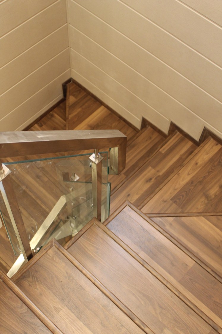 Wooden staircase by coalitiondesigns Indoor-spaces Modern | Interior Design Photos & Ideas
