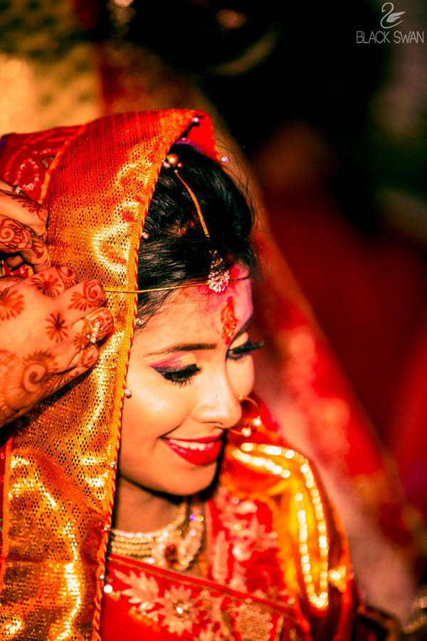 Golden And Red Eyeshadow And Winked Eyeliner by Parikshit Ghosh Bridal-makeup | Weddings Photos & Ideas