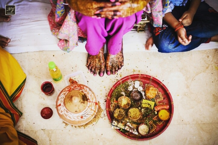 A well shot photograph of the special thaali and the brides mehendi by NG Shootz Wedding-photography | Weddings Photos & Ideas