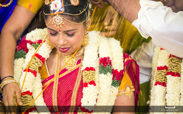The bride being showered with grains by Chiaroscuro Wedding and Art Studio Wedding-photography | Weddings Photos & Ideas