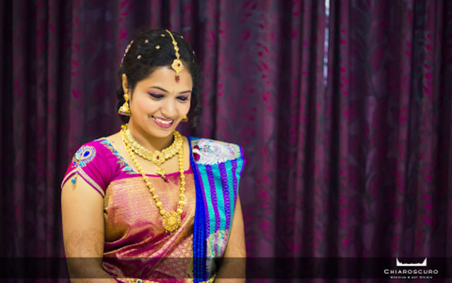 The lovely bride covered in gold by Chiaroscuro Wedding and Art Studio Wedding-photography | Weddings Photos & Ideas