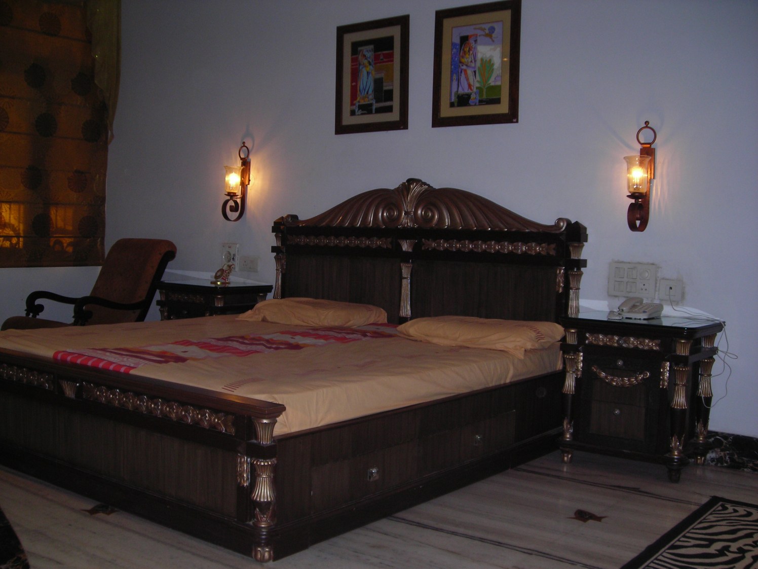 A simple bedroom. by INDUE Bedroom Modern | Interior Design Photos & Ideas