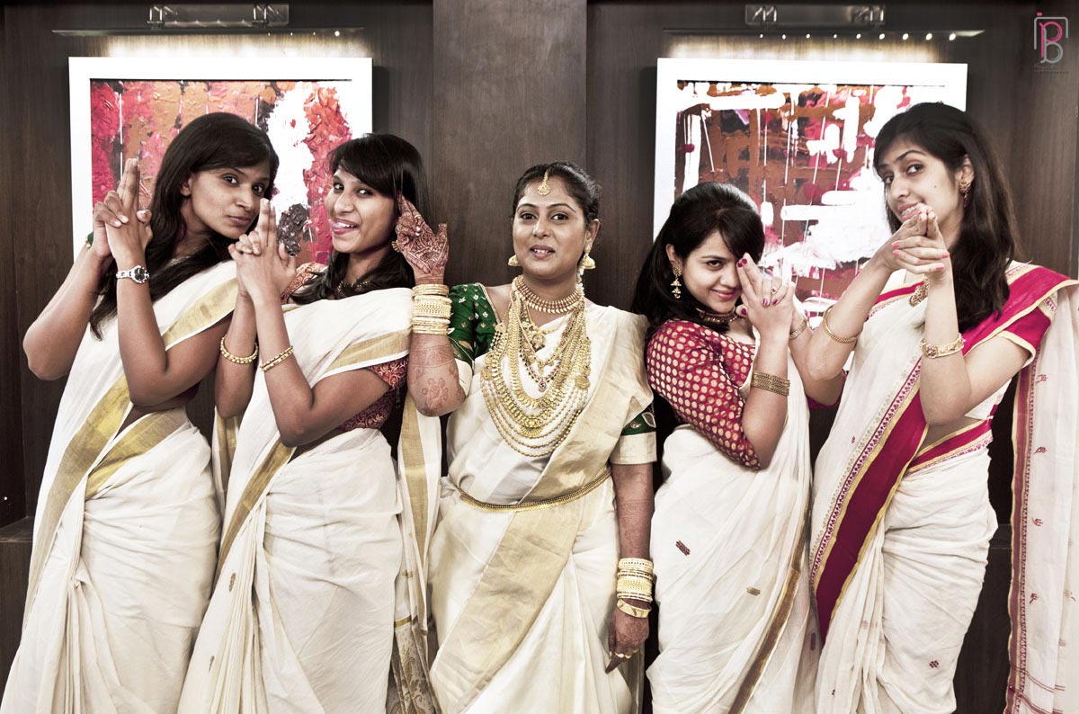 Fun Bride and Friends of the Bride Pose by Priya Banik Photography Wedding-photography | Weddings Photos & Ideas
