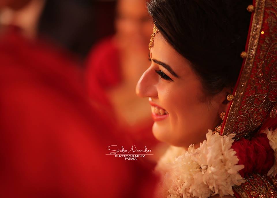 Candid Side Shot Of Bride Highlighting Her Best Features by Sourab Sharma Wedding-photography | Weddings Photos & Ideas