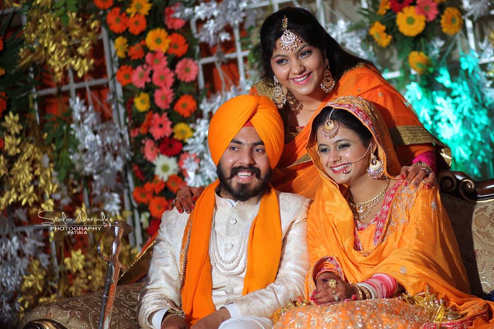 Scintillating Sikh Conventional Bridegroom Posing With Guests by Sourab Sharma Wedding-photography | Weddings Photos & Ideas