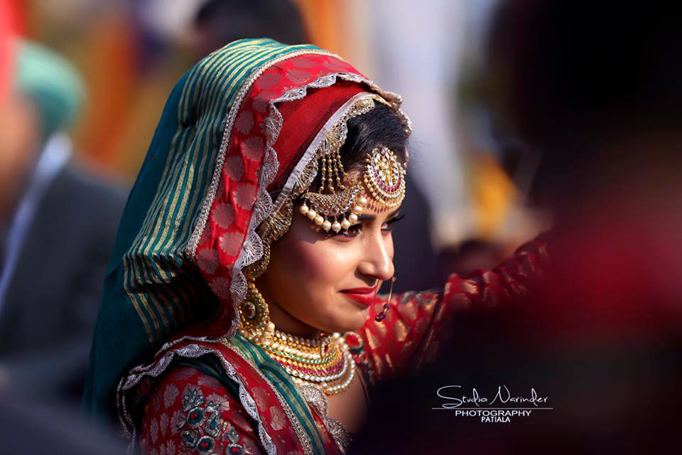 Heavy Detailed Side Mang Tikka With Pearl Hangings And Crescent Shaped Kundan Front Mang-Tikka by Sourab Sharma Wedding-photography Bridal-jewellery-and-accessories | Weddings Photos & Ideas