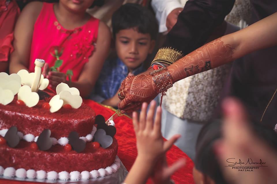 Cake cutting !! by Studio Narinder Photography Wedding-photography | Weddings Photos & Ideas