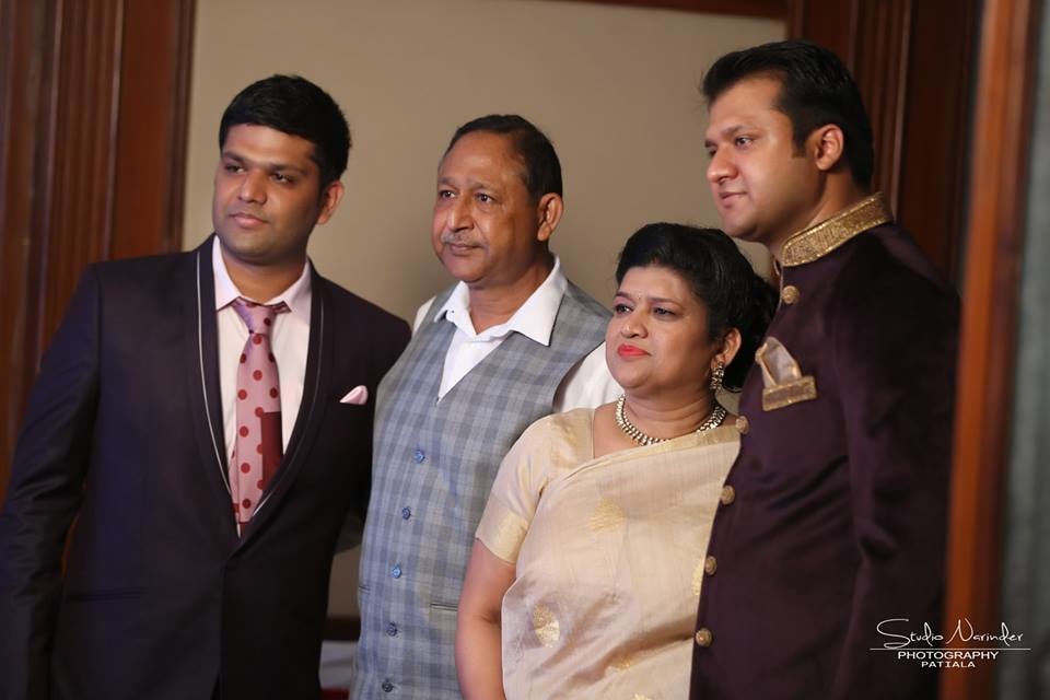 Family pictures !! by Studio Narinder Photography Wedding-photography | Weddings Photos & Ideas
