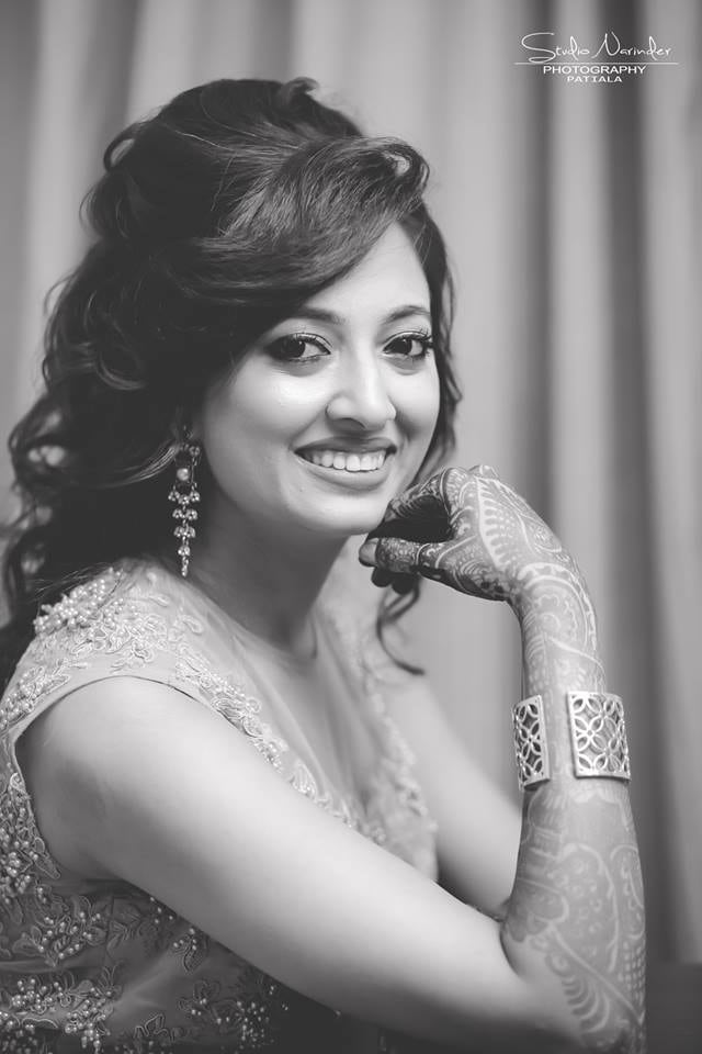 Black And White Shot Of Bride Highlighting Her Best Features by Sourab Sharma Wedding-photography | Weddings Photos & Ideas