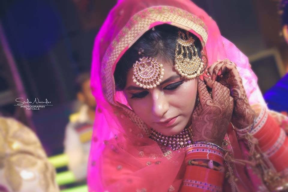 The bridal pose ! by Studio Narinder Photography Wedding-photography | Weddings Photos & Ideas