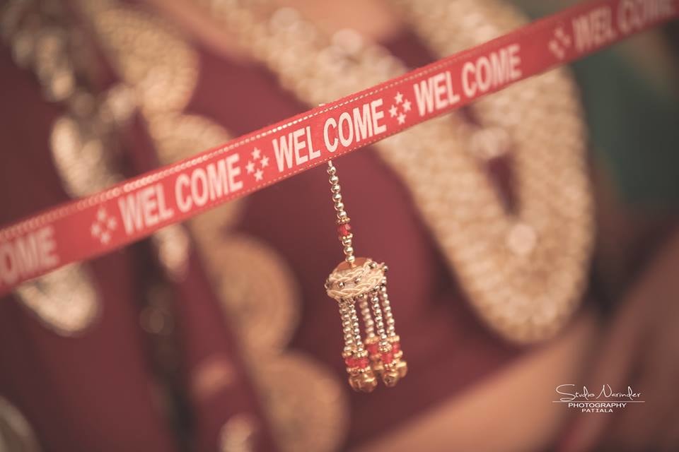The waiting ribbon ! by Studio Narinder Photography Wedding-photography | Weddings Photos & Ideas