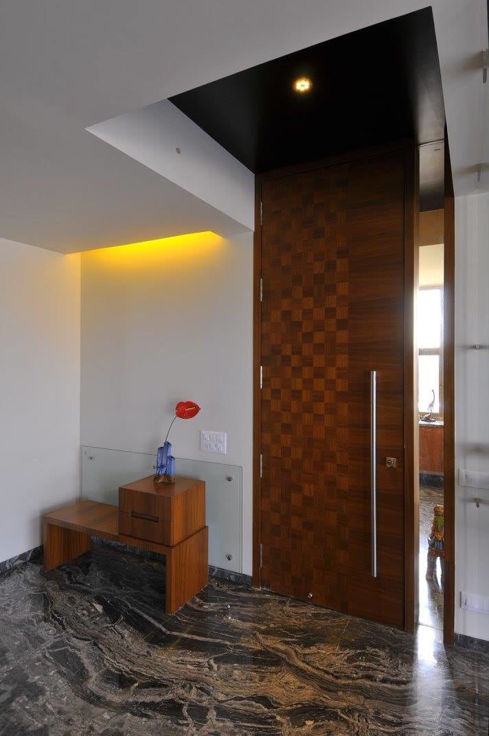 Modern hallway with marble flooring by Midas Dezign - The Golden Touch Indoor-spaces Modern | Interior Design Photos & Ideas