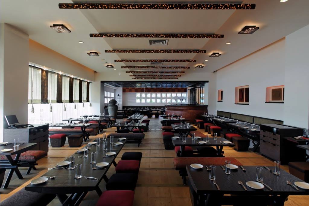 Contemporary fine dining restaurant by Midas Dezign - The Golden Touch Contemporary | Interior Design Photos & Ideas