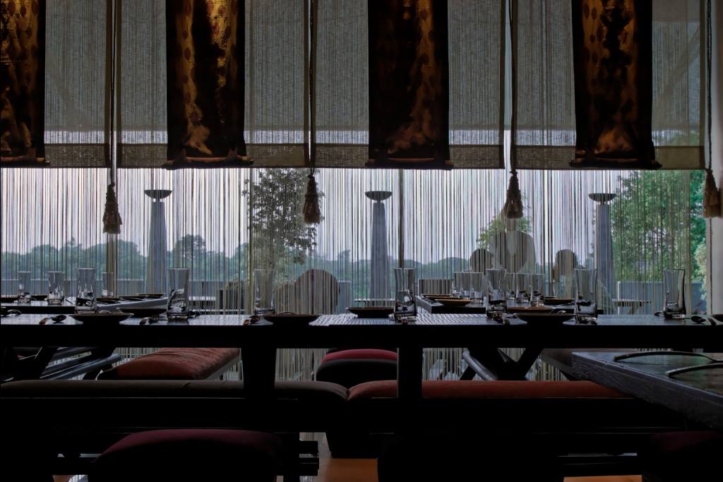 Fine dining contemporary restaurant by Midas Dezign - The Golden Touch Contemporary | Interior Design Photos & Ideas