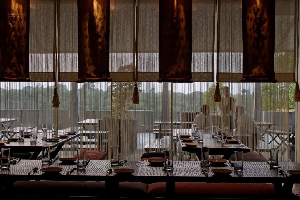 Contemporary fine dining restaurant by Midas Dezign - The Golden Touch Contemporary | Interior Design Photos & Ideas
