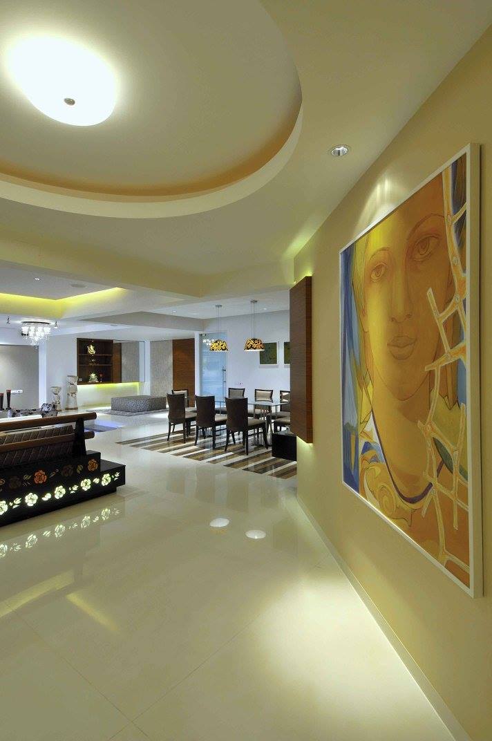 Modern hallway with marble flooring by Midas Dezign - The Golden Touch Indoor-spaces Modern | Interior Design Photos & Ideas