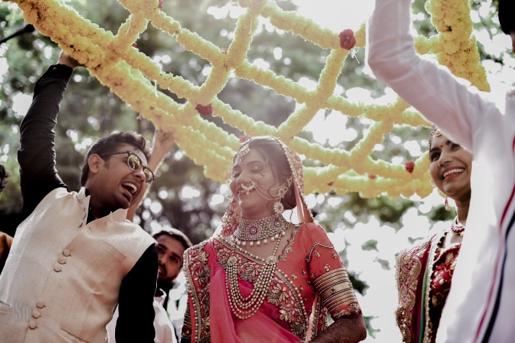 Candid Shot Of Gorgeous Bride Arriving Under The Phool Chadar by Sameer Panchpor Wedding-photography | Weddings Photos & Ideas