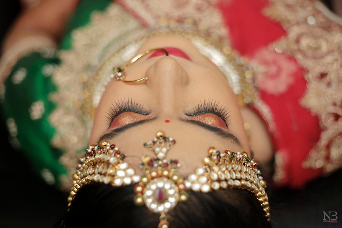 Glittery Bronze Eye Makeup Complementing Well With The Golden And Red Jewellery by Nikhil Y. Bharane Wedding-photography Bridal-makeup | Weddings Photos & Ideas