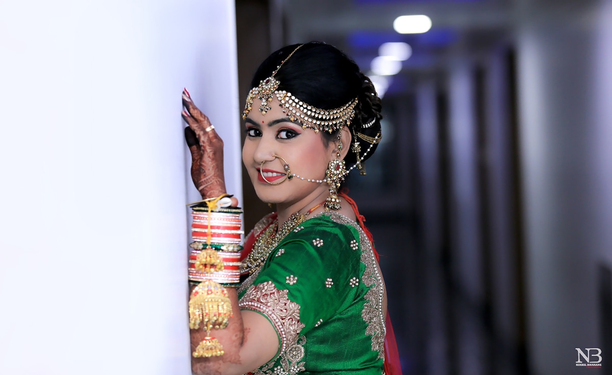 Light And Natural Makeup With Bold Eyes Going Well With The Multi-Colored Kundan Jewellery by Nikhil Y. Bharane Wedding-photography Bridal-jewellery-and-accessories Bridal-makeup | Weddings Photos & Ideas