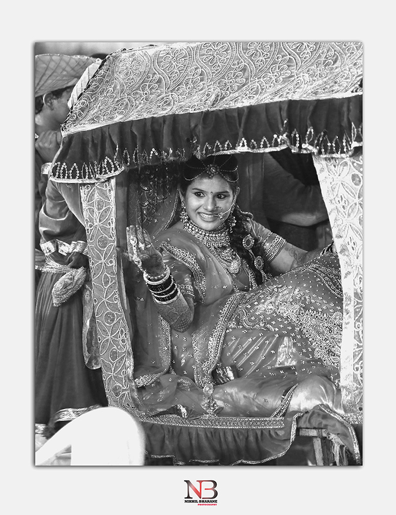 Black And White Shot Of Scintillating Bride Being Carried In Palki by Nikhil Y. Bharane Wedding-photography | Weddings Photos & Ideas