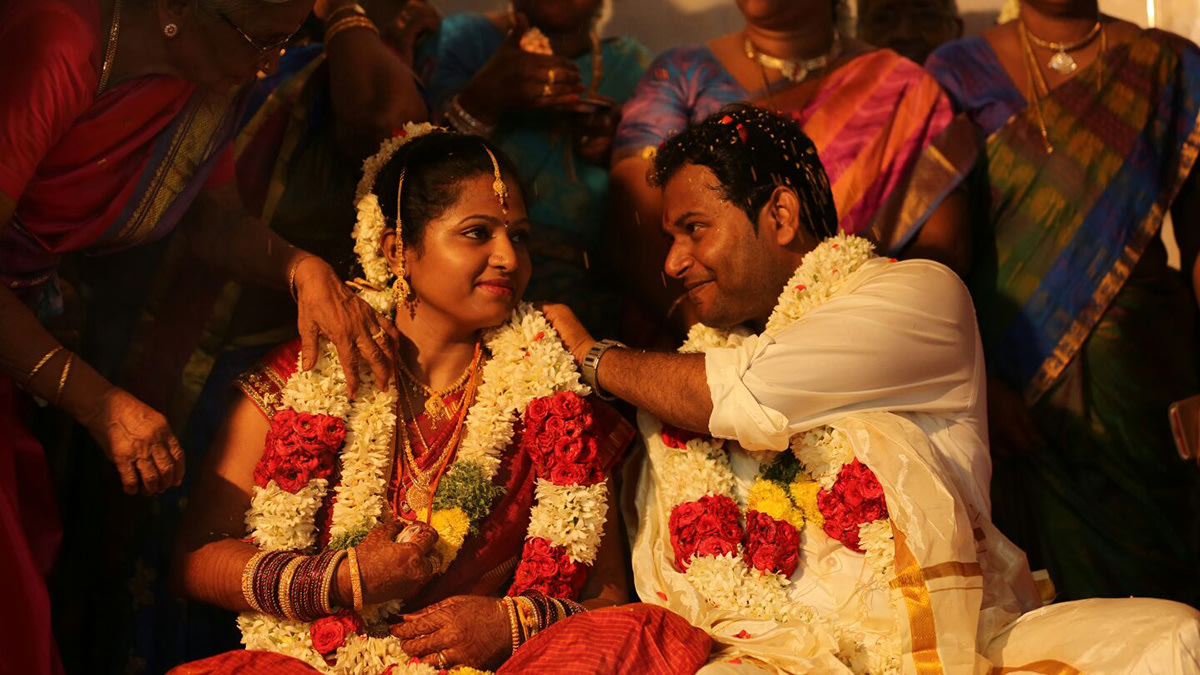 Bride and Groom Candid Shot by Arjun Sekar Wedding-photography | Weddings Photos & Ideas