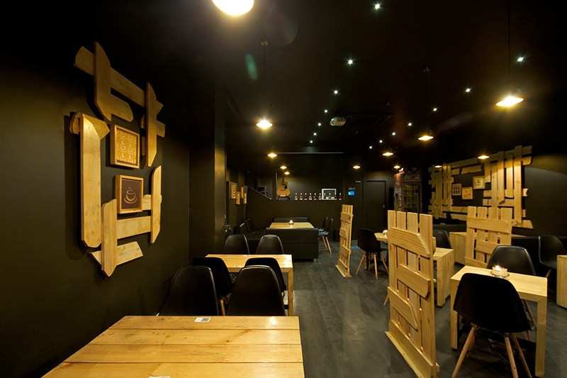 The Animated Cafe by Ignitus Architectural Studio Modern | Interior Design Photos & Ideas