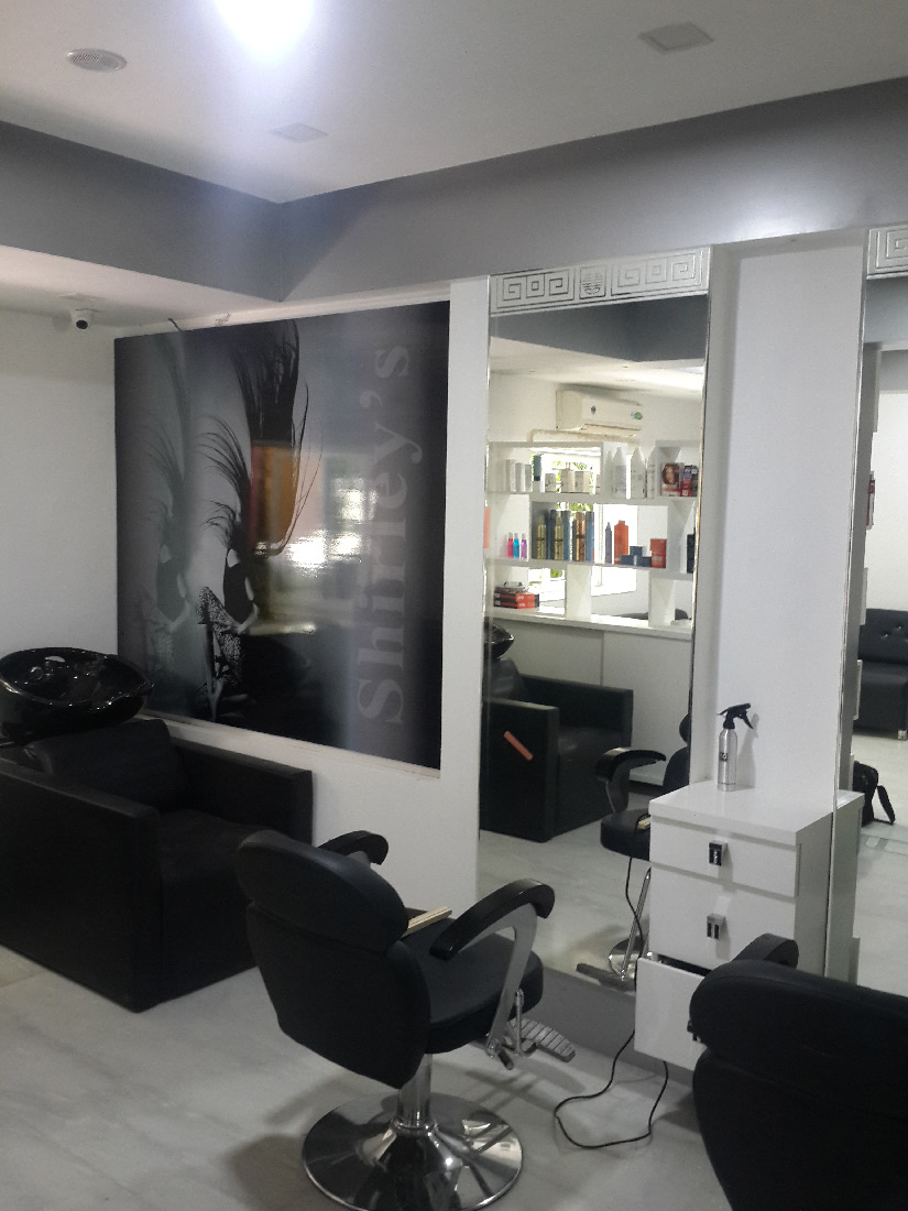 Salon Arrangement In White And Black Shades by Ankil Desai Modern | Interior Design Photos & Ideas