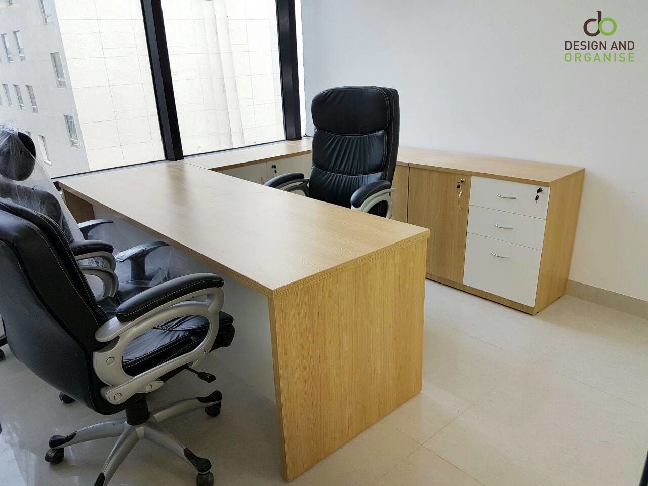 Tortila Office Wooden Desk by Kunal Kshatriya Traditional | Interior Design Photos & Ideas