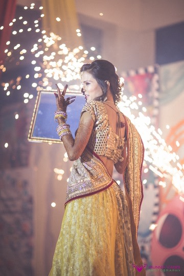Dancing hues! by Munna Vaddi Photography Wedding-photography | Weddings Photos & Ideas