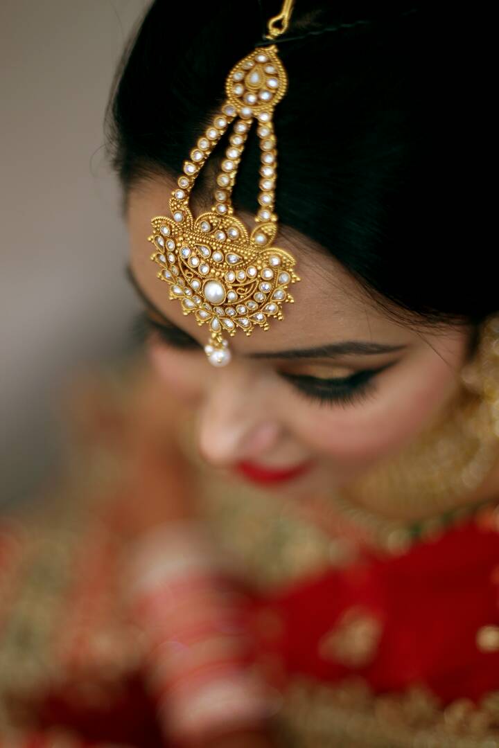 The bride showing off her extravagant pearl jewellery by Proffesional Photographer Wedding-photography | Weddings Photos & Ideas
