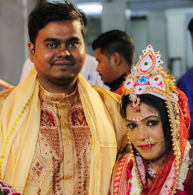 A stunning picture of the married couple by Rahul Vadhs Photography Wedding-photography | Weddings Photos & Ideas