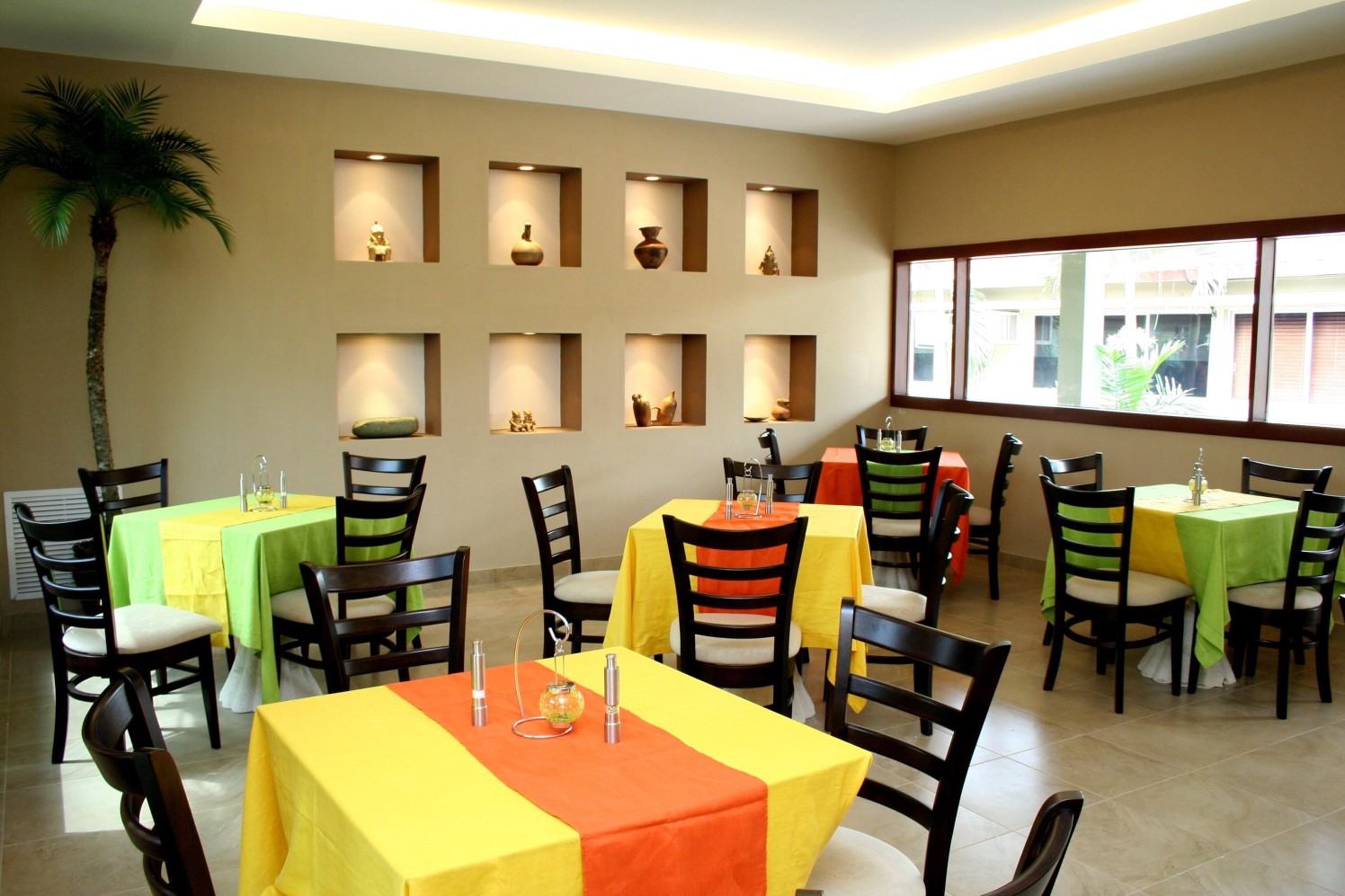 A colorful cafe! by Pamin Patel | Interior Design Photos & Ideas