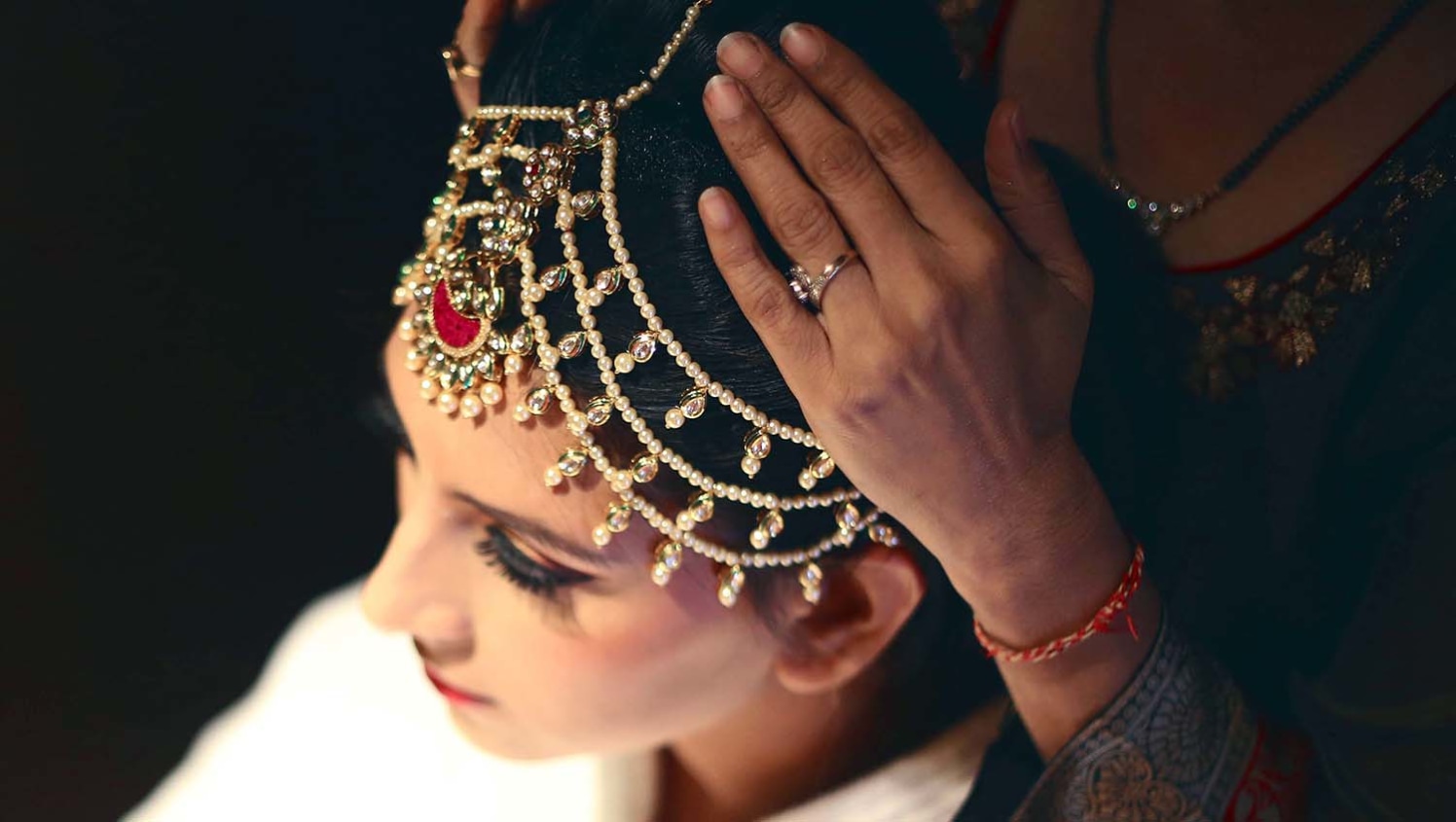 Bridal Mang Teeka by Karan Meghnani Photography Wedding-photography | Weddings Photos & Ideas