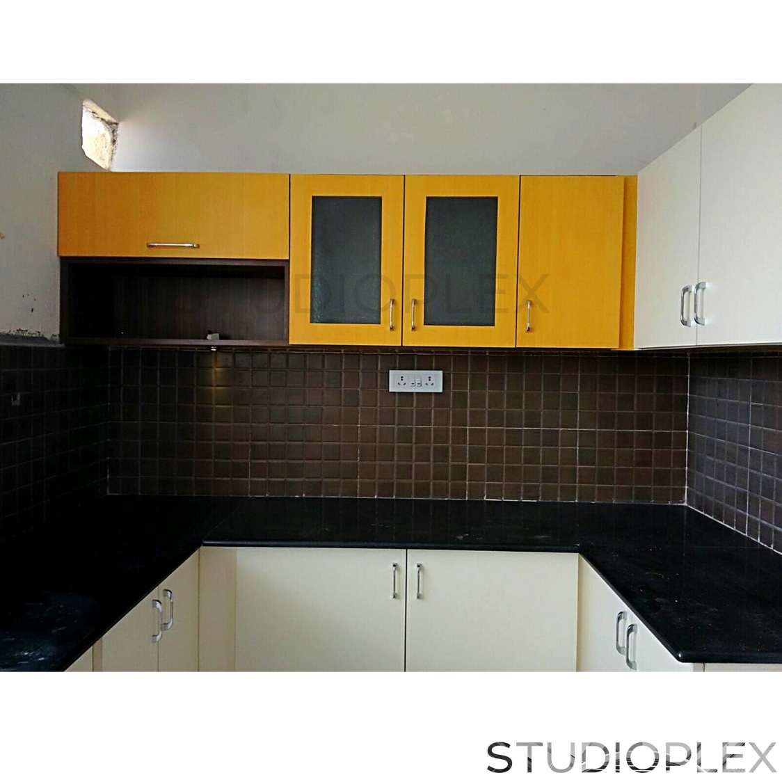 Modular Kitchen With Dual Tone cabinets by Vikram Gorur Modular-kitchen Modern | Interior Design Photos & Ideas