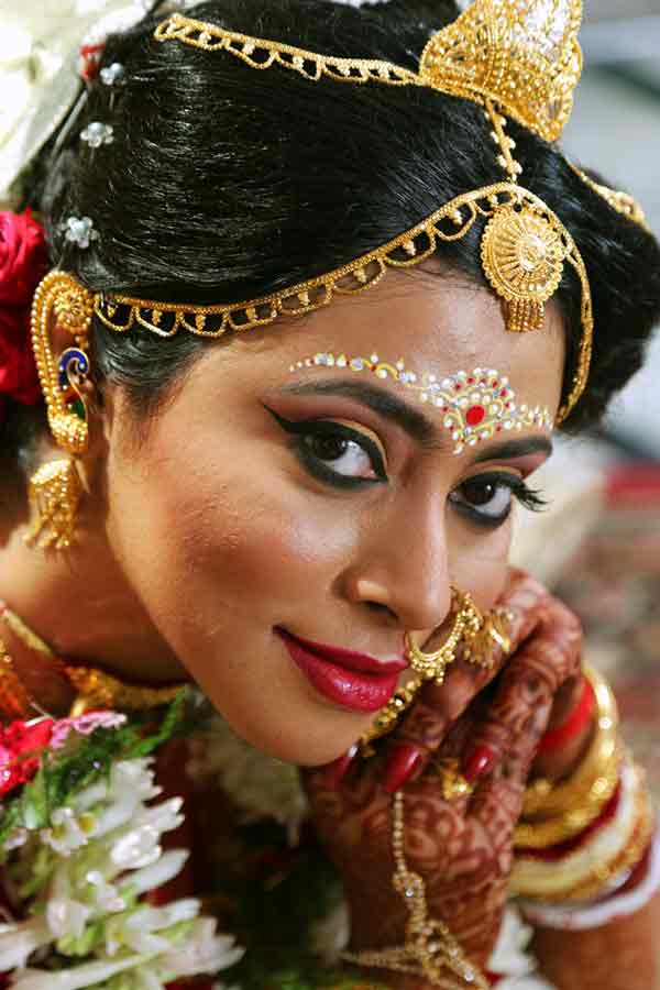 A stellar bride wearing beautiful jewellery on her wedding day by BACKDROP Wedding-photography | Weddings Photos & Ideas