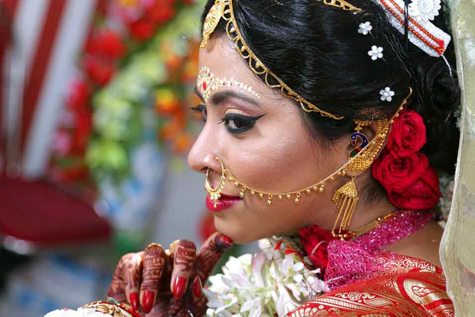 A stunning bride wearing beautiful gold jewellery! by BACKDROP Wedding-photography | Weddings Photos & Ideas