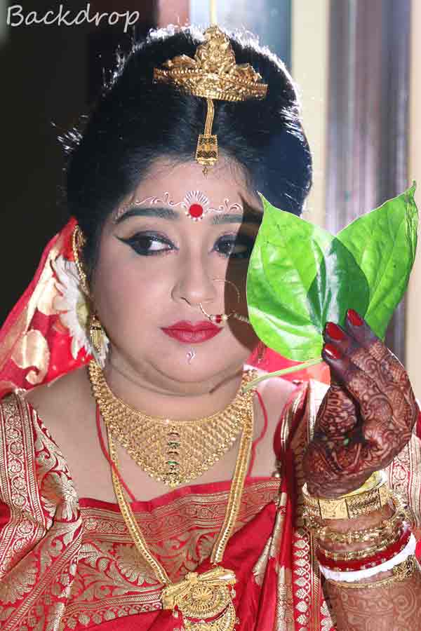 A bengali bride on her wedding day! by BACKDROP Wedding-photography | Weddings Photos & Ideas