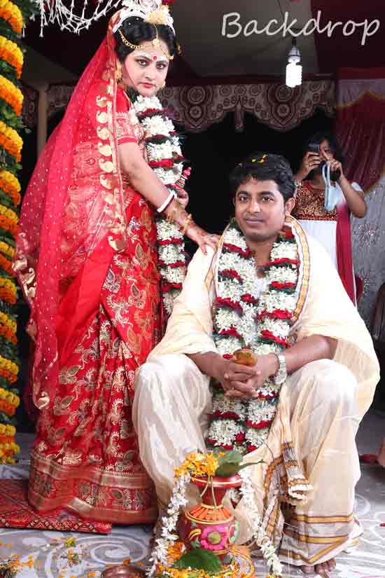 A beautiful bengali couple! by BACKDROP Wedding-photography | Weddings Photos & Ideas