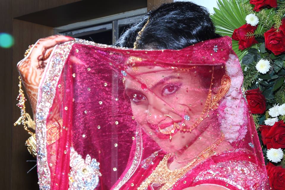 A pretty bride posing for a picture! by BACKDROP Wedding-photography | Weddings Photos & Ideas