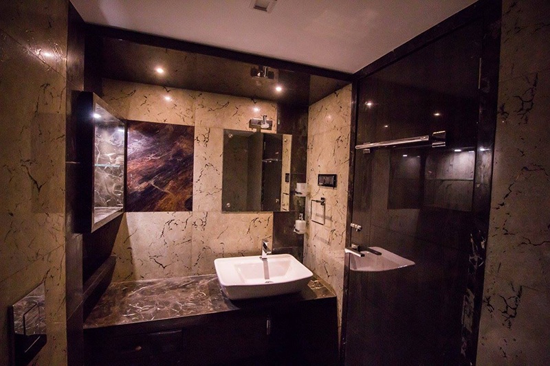Bathroom Room With Marble Wall by Ar. Sachin Vasant Salvi Bathroom Modern | Interior Design Photos & Ideas